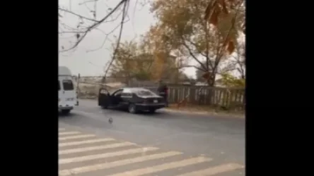 18+ ՏԵՍԱՆՅՈՒԹ. Տղամարդը փողոցում հարվածներ է հասցնում կնոջը և հայհոյում. քաղաքացիները միջամտում են