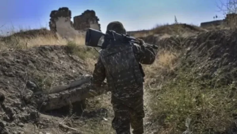 Բանակն ունի զենք ու մարտական պատրաստություն, բայց վերևից հրահանգում են թողնել ամեն ինչ ու դուրս գալ դիրքերից․ զինվորը՝ Հոխիկյանին