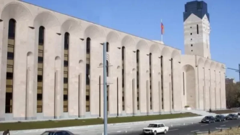 Քաղաքապետարանում կրկին աշխատավարձեր են բարձրացնում. «Հրապարակ»