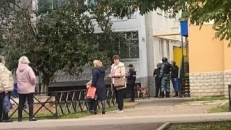 Ձերբակալել են տղամարդու, ով սպառնում էր նռնակով պայթեցնել տունը