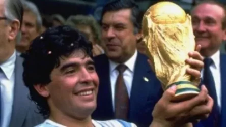 Նեապոլի քաղաքային խորհուրդը «Սան Պաոլո» ստադիոնն անվանափոխեց Մարադոնայի պատվին