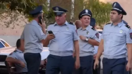 Ոստիկանությունը ուժեր է կենտրոնացրել հրապարակին հարակից այգում