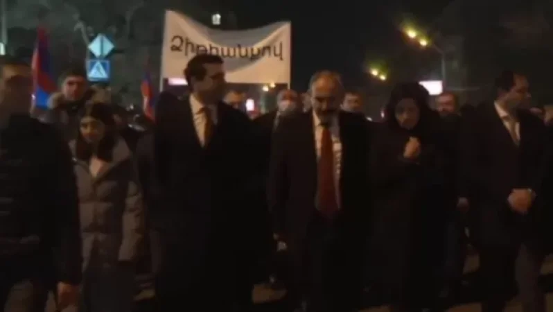 The Rally Called by Nikol Pashinyan Concludes; Participants March Toward the Statue of Myasnikyan
