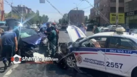 Խոշոր վթար՝ Երևանում. բախվել են ՃՈ Toyota Corolla-ն, Opel-ն ու Toyota Camry-ն, կան վիրավորներ