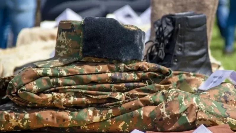 100 հազար դրամ տուգանք` ծառայության մեջ չգտնվող անձի կողմից զինվորական համազգեստ կրելու համար. «Ժողովուրդ»