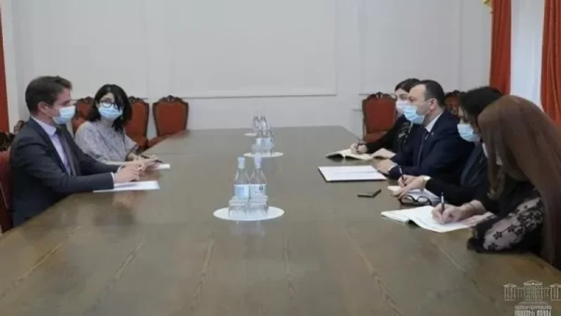 Վահե Էնֆիաջյանը և Ժոնաթան Լաքոտը քննարկել են ռազմագերիների վերադարձին առնչվող հարցեր