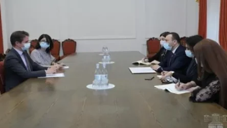 Վահե Էնֆիաջյանը և Ժոնաթան Լաքոտը քննարկել են ռազմագերիների վերադարձին առնչվող հարցեր