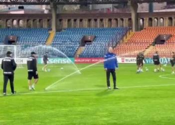 ՏԵՍԱՆՅՈՒԹ. Պետրակովը բարկացել է. մարզման ժամանակ մոռացել էին անջատել ջրի շիթերը