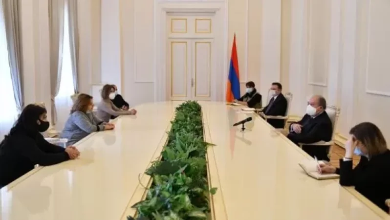 Արմեն Սարգսյանն ընդունել է Հայաստանում ապաստան գտած մի խումբ հադրութցիների