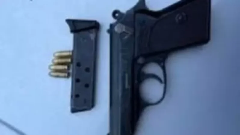 Ոստիկանության Տարոնի բաժին բերման ենթարկված տղամարդու մեքենայում ապօրինի հրազեն կար