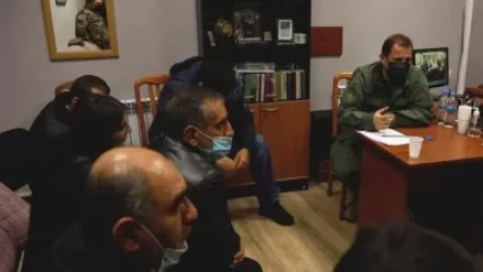 Դավիթ Տոնոյանը հանդիպել է անհետ կորած զինծառայողների ընտանիքների անդամներին
