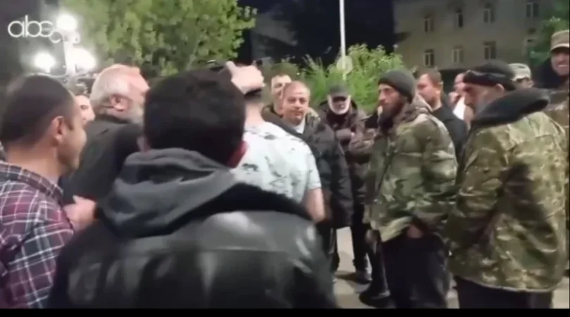 Նոյեմբերյանի ոստիկանության բաժնից քիչ առաջ ազատ արձակվեց գնդապետ Միհրան Մախսուդանի որդին և ևս երկու բերման ենթարկված