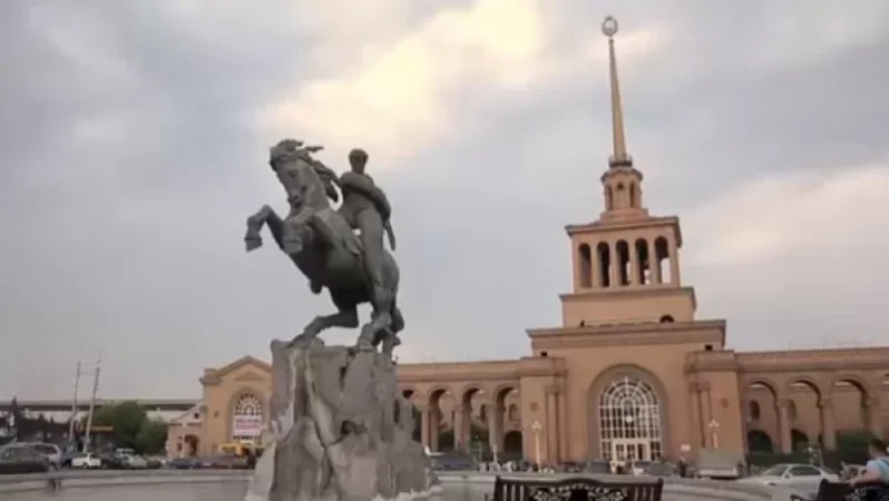 Անհայտ անձինք կամրջից քարեր են նետել անցնող գնացքի վրա. սա առաջին դեպքը չէ