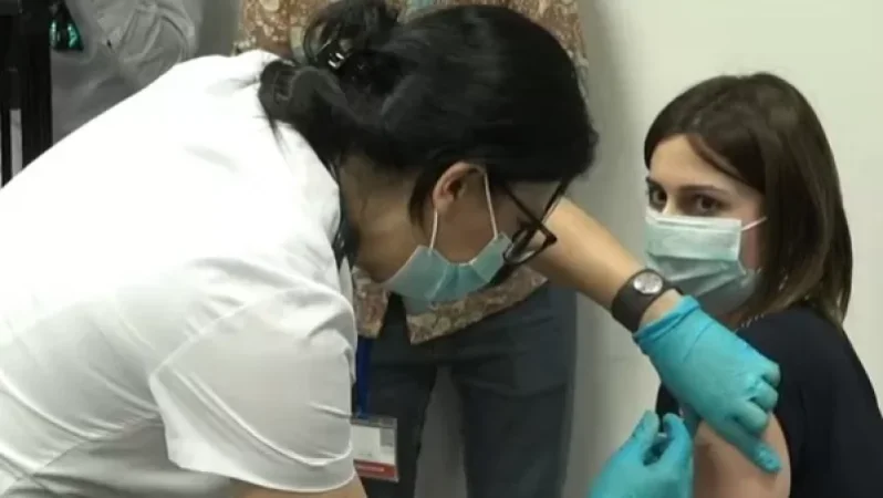 Տիգրան Ավինյանն ու Անահիտ Ավանեսյանը պատվաստվեցին AstraZeneca-ով