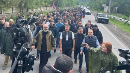 Բագրատ Սրբազանի գլխավորած երթը հասել է Սևան