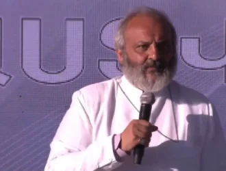 Հրահրողներն էլ եք դուք, պատերազմը կառավարելու անկարողն էլ եք դուք, պայմանավորվողն էլ եք դուք. Բագրատ Սրբազան