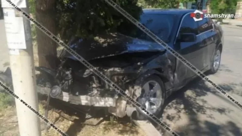 Արմավիրում բախվել են Mercedes-ն ու BMW-ն, որն էլ բախվել է ծառին, կա վիրավոր