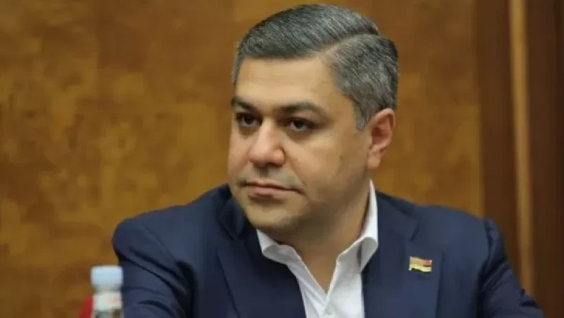 ՀՐԱՏԱՊ․ Արթուր Վանեցյանը մանդատը վայր դնելու դիմում է ներկայացրել