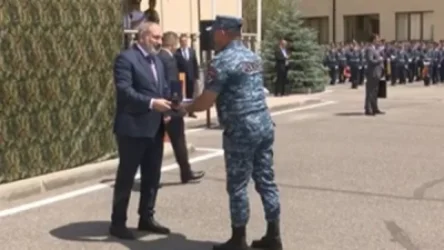 Զոհվածի հորը ծեծած ոստիկանին պարգևատրել են. «Հրապարակ»