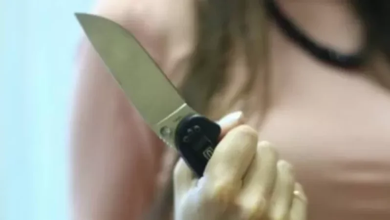 Երևանի կենտրոնում 20-ամյա աղջիկը երիտասարդ կնոջ է դանակահարել