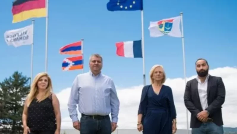 «Սա ձեզ համար Ադրբեջանը չէ». Արցախի դրոշի պատճառով սպառնացել են ֆրանսիացի քաղաքապետին