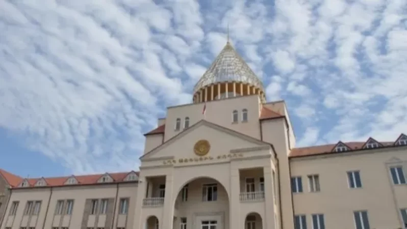 «Հորդորում ենք խաղաղապահներին իրականացնել բոլոր անհրաժեշտ գործողությունները». ԱՀ ԱԺ խմբակցություններ