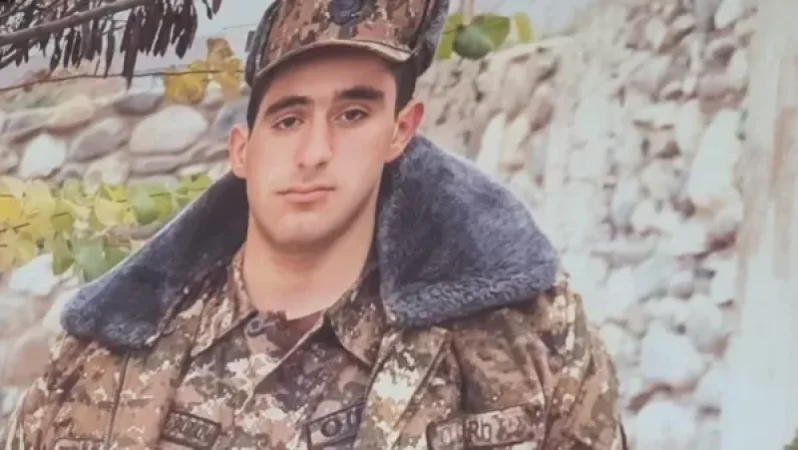 Դիրքերում այրվածքներ ստացած և մահացած զինվորը 5 ժամ օգնություն չի ստացել. ահազանգում են ծնողները