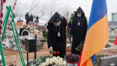 Գարեգին Բ-ն այցելել է «Եռաբլուր»՝ Սուրբ Ծննդյան ավետիսը փոխանցելու ննջող հերոսներին