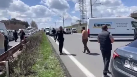 ՏԵՍԱՆՅՈՒԹ. Քաղաքացիները մեքենաներով փակել են Երևան–Դիլիջան–Երևան ճանապարհը