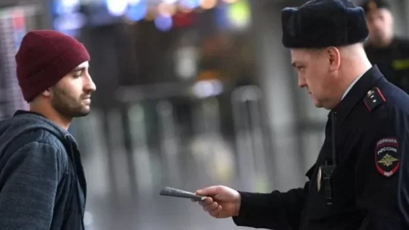 Չիպավորել բոլոր միգրանտներին. ՌԴ-ում բնակվող և աշխատող օտարերկրացիներին չիպերով քարտեր կտան