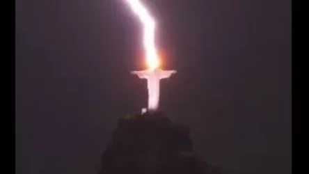 Ռիո դե Ժանեյրոյում կայծակն ուղիղ հարվածել է Քրիստոս Քավիչի արձանին