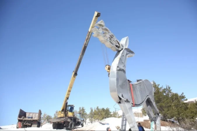 ԼՈՒՍԱՆԿԱՐՆԵՐ․ Ջերմուկում այս պահին ապամոնտաժվում է` դեռ խորհրդային տարիներից տեղադրված «Եղնիկ»-ը