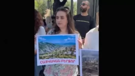 ՏԵՍԱՆՅՈՒԹ. «Թքած ունենք ձեր վրա». ցուցարարները հեռացան` խորհրդարանի մոտ թողնելով Բերձորի լուսանկարներ