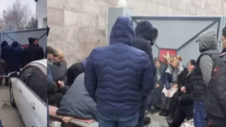 «Ոչ ոքի չի հետաքրքրում մեր վիճակը». անհետ կորած զինծառայողների ծնողները գիշերել են վրաններում
