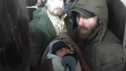 ՏԵՍԱՆՅՈՒԹ. Իմ երեխեն լացում ա, ոչ մեկի պետքը չի. բնակիչներին դուրս են հանում ՊՆ շենքից