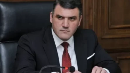 Զոհրաբ Մնացականյանը կապտակեր Փաշինյանին․ «Ժողովուրդ»