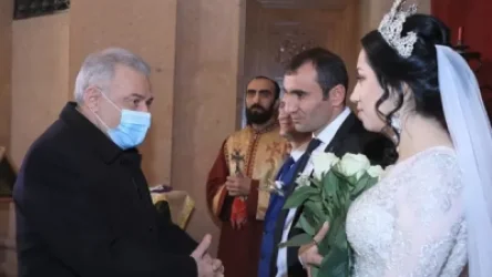 Ամուսնանալու որոշումը կայացրել են ռազմաճակատում. ՊՆ Վաղարշակ Հարությունյանը ներկա է գտնվել պսակադրության արարողությանը