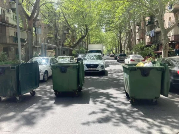 Քաղաքացիները փակել են Արամ Խաչատրյան փողոցը