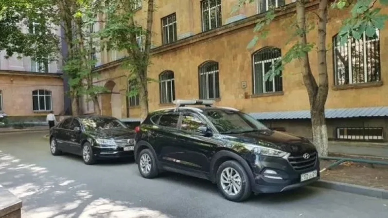 Photos: Vehicles Serving the Presidential Staff and the Central Bank President Parked in YSU Garden