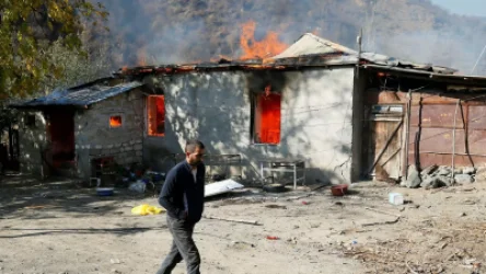 Աննա Հակոբյանը կիսվել է հայերի այրած տների նկարներով և Չարենցի «Երկիր Նաիրի» վեպի հատվածներով