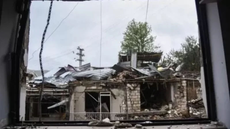 Լուսադեմին թշնամական ուժերը վերսկսել են հրթիռահրետանային հարվածները խաղաղ բնակավայրերի ուղղությամբ. ԱՀ ՊՆ