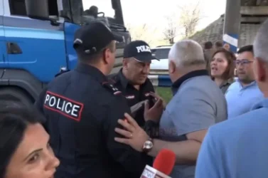 ՏԵՍԱՆՅՈՒԹ․ Լարված իրավիճակ՝ Հրազդանում․ քաղաքացիները փողոց են փակել