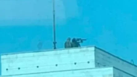 Դիպուկահարներ՝ ԿԳՄՍ նախարարության տանիքին