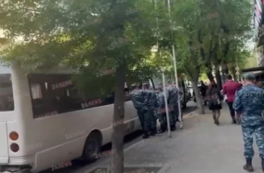 ՏԵՍԱՆՅՈՒԹ․ Ոստիկաններ են բերվել Լեո-Պարոնյան խաչմերուկ, ուր Փաշինյանի շարասյան հարվածից մահացել էր հղի կինը