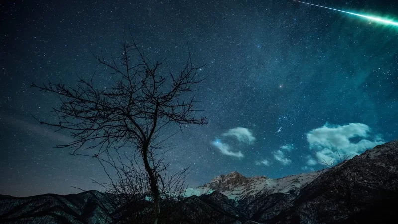 Photo: A Meteor Exploded Near Khostoup, Illuminating the Fields with a Green Hue