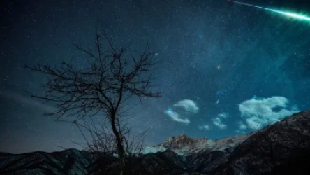 ԼՈՒՍԱՆԿԱՐ. Խուստուփի երկնքում, մեզ շատ մոտ երկնաքար է պայթել ու կանաչ երանգով լուսավորել դաշտերը