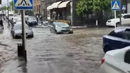 Երեկ աղետալի էր փողոցների վիճակը, բայց մեր մեղքով չէր. ինչու անձրևաջրերն արագ չեն հեռանում Գյումրու փողոցներից. «ՀԺ»