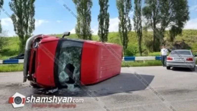 Խոշոր ավտովթար՝ Կոտայքի մարզում. բախվել է երկաթե արգելապատնեշներին և կողաշրջվել