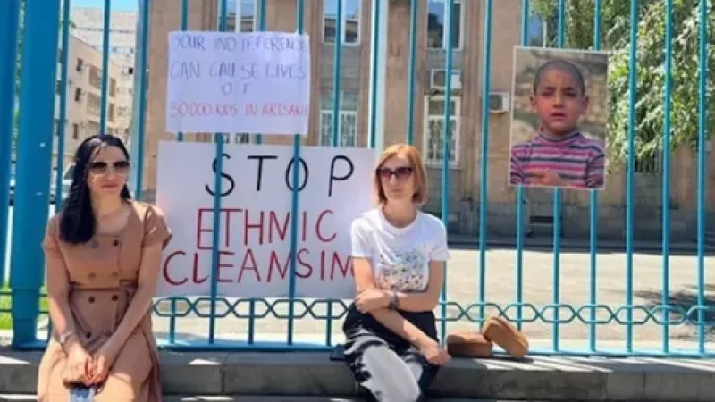 Կերակրող մայրիկն ու երեք մանկահասակ երեխաների մայրը հացադուլ են սկսել՝ ի աջակցություն Արցախի երեխաների