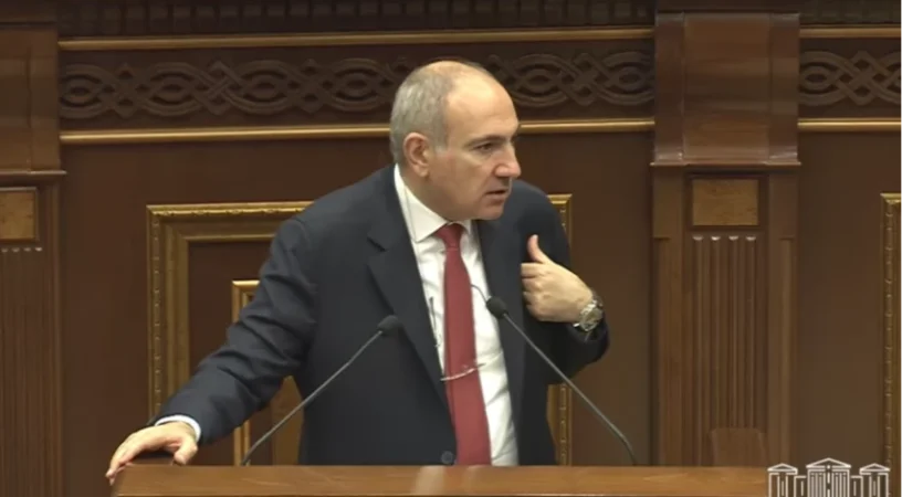 Մոնստր է, որ աջուձախ սաղին փրթում է. Փաշինյան